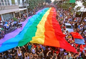 Parada LGBT+ reuniu milhares no Centro de BH no último domingo (09)