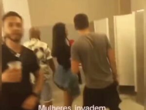 Homem grava vídeo indignado com mulheres usando banheiro no Mineirão