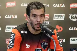 Ídolo do Atlético, Leandro Donizete quer se mudar em BH: “Quinta vez roubado”