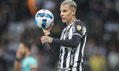 Guilherme Arana apareceu jogando nas redes por torcida organizada do Galo