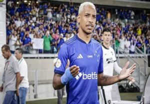 Matheus Pereira, do Cruzeiro, se lesionou contra o Botafogo no último domingo (06)