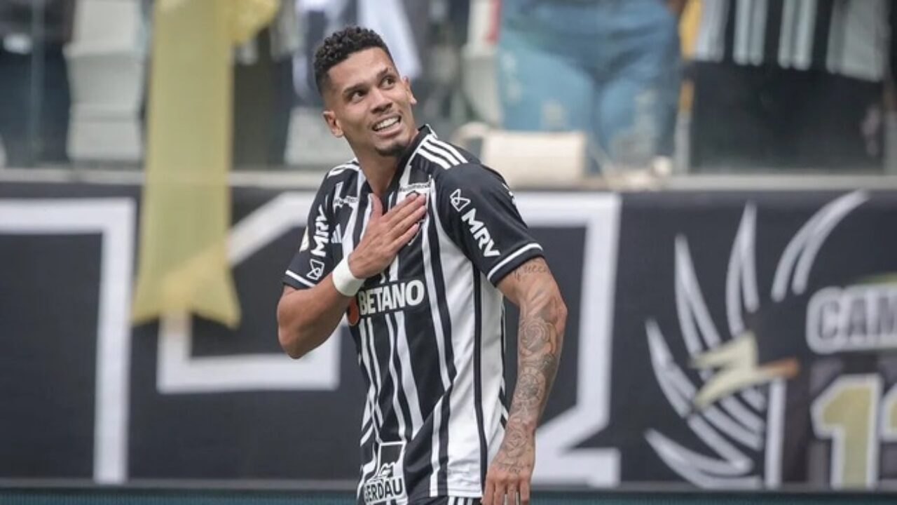 Paulinho pode completar 50 jogos pelo Galo