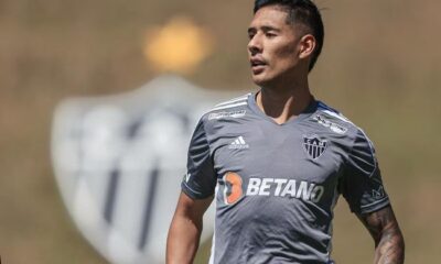 Atlético informou nas redes que o pai do meio-campista Zaracho morreu na Argentina