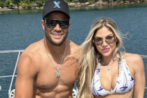 Hulk faz passeio de iate e sunga de R$ 2 mil chama atenção nas redes sociais