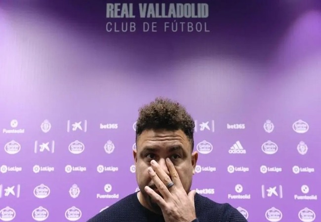 Torcida do Real Valladolid protestou contra a gestão de Ronaldo
