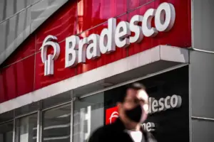 Clientes do Bradesco relatam dinheiro sumindo da conta nesta segunda