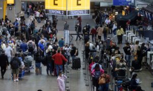 Mais de 170 mil pessoas devem passar pelo aeroporto de Confins no feriado