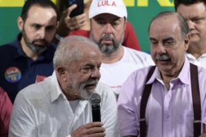 Lula libera R$ 520 milhões para BH construir 3 mil casas populares, anuncia Fuad