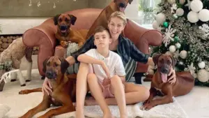 Ana Hickmann tira foto com os cachorros que a salvaram de agressão