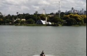 Influenciador anda de jet ski na lagoa da Pampulha, o que é crime