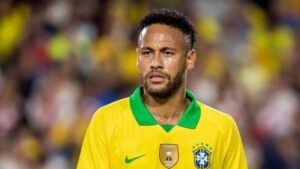 Neymar choca ao aparecer chupando chupeta da filha