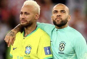 Neymar fez pix de R$ 800 mil para ajudar Daniel Alves em defesa