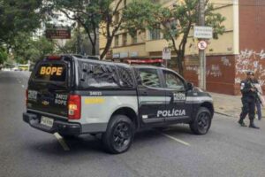 Homem faz o namorado refém em bairro de luxo em BH; Bope é acionado