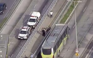 Perseguição policial fecha Av. Antônio Carlos em BH; tiro acerta Move