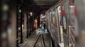 Metrô de Nova York descarrila e deixa 26 feridos; veja como estão