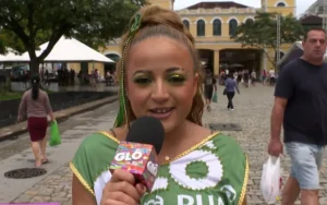 Repórter da Globo pede namorado ao vivo: “Quem quiser, estamos aí”