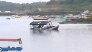 Barco afunda e pelo menos 5 pessoas estão mortas em Salvador