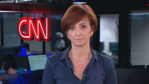 Apresentadora da CNN passa mal ao vivo e é retirada do ar às pressas