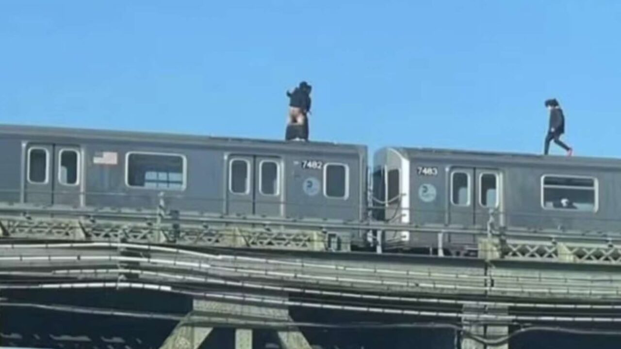 Casal é flagrado transando em cima do trem do metrô - Cidades - Aqui