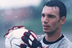 Ex-goleiro do Flamengo assume namoro com homem de 27 anos