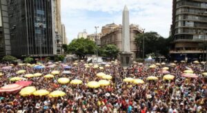 Carnaval de BH: 1,6 milhão de foliões vieram pela primeira vez e querem voltar