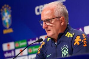 Dorival Jr vai acompanhar jogo Atlético e Cruzeiro em BH