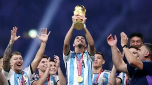 Ex de campeão do mundo quer vender medalha e camisas usadas na Copa