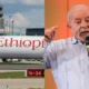 Homem tem surto, tenta abrir avião com ministros de Lula e morre