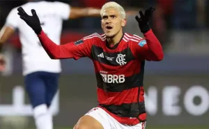 Pedro do Flamengo tem o carro de R$ 700 mil roubado em assalto