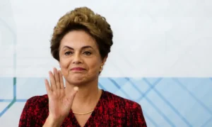 Dilma Rousseff se confunde e entra em sala de “Surubaum” sem querer