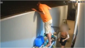 Vídeo: homem leva tiro no rosto ao olhar casa do vizinho pelo muro