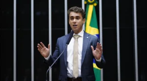 Nikolas Ferreira vota contra tarifa social de água e esgoto