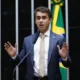 Nikolas Ferreira vota contra tarifa social de água e esgoto