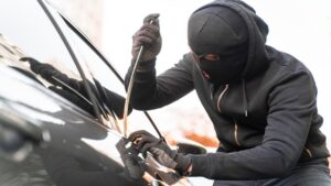 Polícia pede para pessoas facilitarem roubo de carro: “Deixe as chaves”