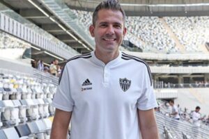 Victor joga banho de água fria no torcedor do Atlético e diz verdades