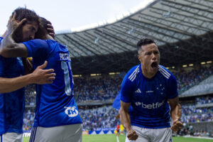 Cruzeiro recebe o Vitória no Mineirão em busca da vitória no Brasileirão