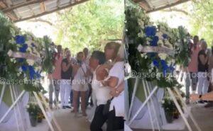 Coroa de flores começa a mexer em velório desesperadamente e vídeo choca