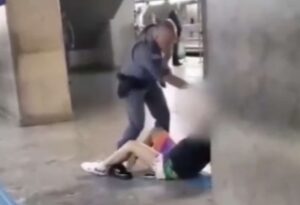 PM afasta policial que deu tapa forte na cara de mulher no metrô