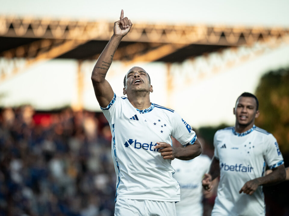 Fernando Seabra exalta Matheus Pereira e destaca vitória do Cruzeiro