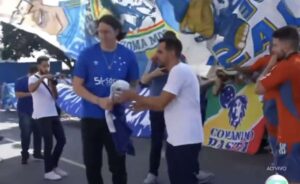 Pedrinho libera entrada da torcida para receber Cássio e bomba no Twitter