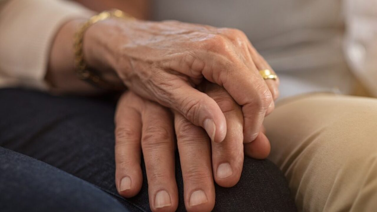 Casal com Alzheimer esquece separação e segue juntos - Curiosidades - Aqui