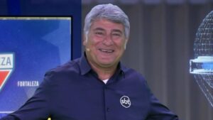 Cléber Machado apresenta delay em momento importante do jogo do Corinthians