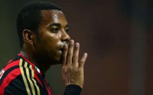 Robinho completa dois meses preso com leitura, cursos e futebol