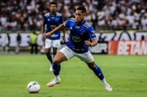 Vitor Roque poderá retornar ao futebol brasileiro