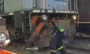 Mulher é atingida por trem enquanto tirava selfie em Minas Gerais; vídeo forte