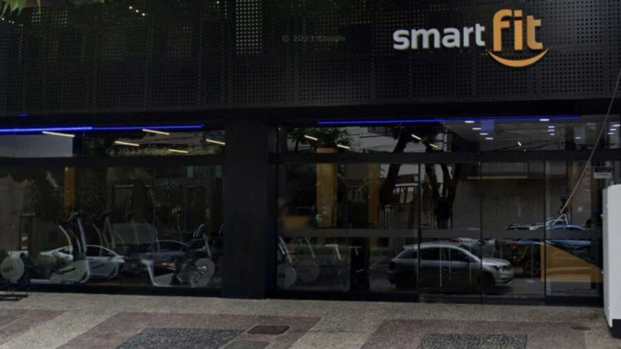 Homens são flagrados transando no banheiro da Smart Fit em BH - Cidades -  Aqui