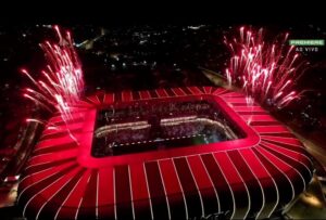 Torcida do Flamengo debocha do Atlético após fogos vermelhos na Arena MRV