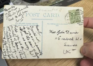 Cartão postal chega ao destino com atraso de 121 anos