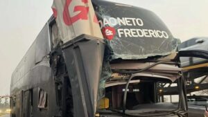 Ônibus de João Neto e Frederico sofre acidente na BR 040, em MG