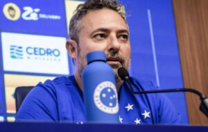 Alexandre Mattos mostra superioridade de rival em entrevista sobre o Cruzeiro